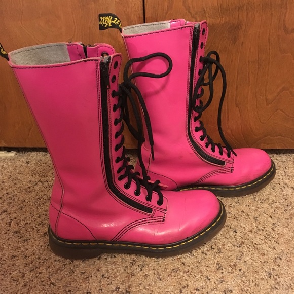 14 eye doc martens red